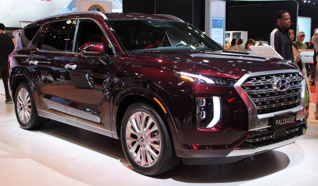 1920px-2019_or_2020_Hyundai_Palisade_front_NYIAS_2019.jpg